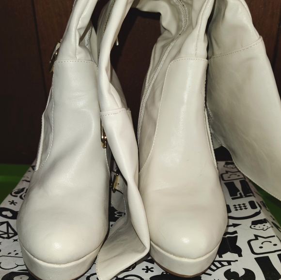 Shoes - Picture 4 of 4